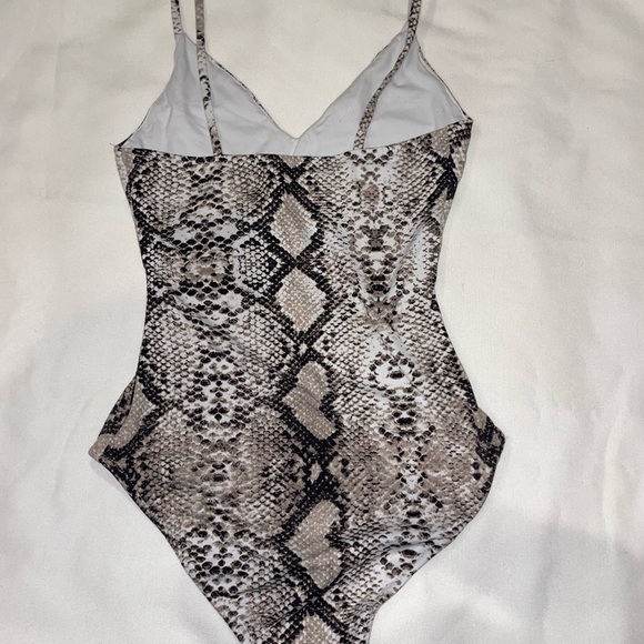 ❤️ 3 for $23 ❤️ Snakeskin bodysuit - Picture 2 of 3